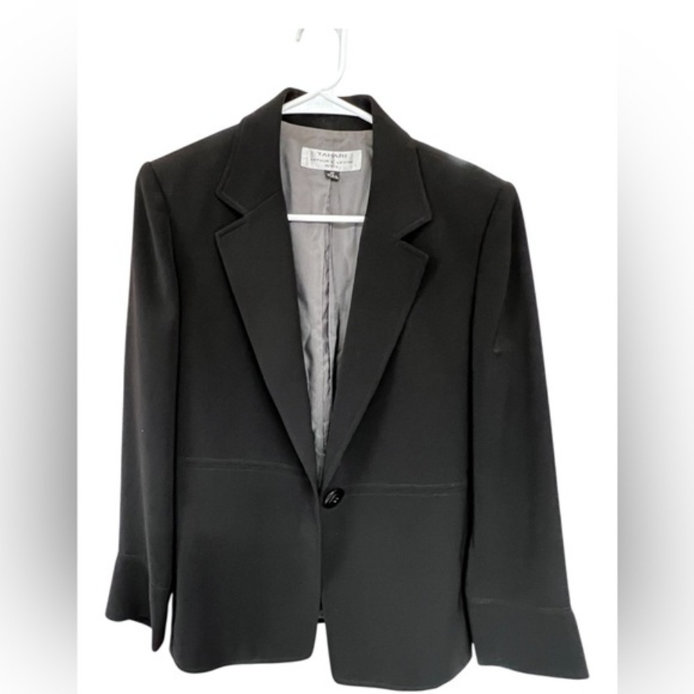 Tahari Women’s Classic Black Blazer